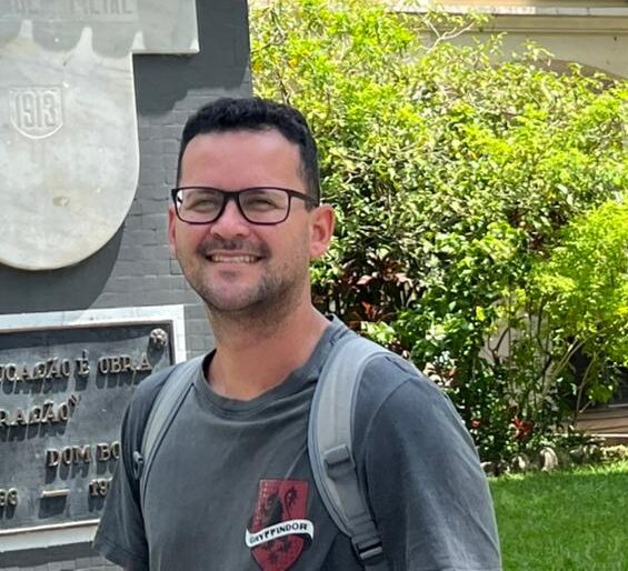 Prof. Me. Douglas R. da Silva