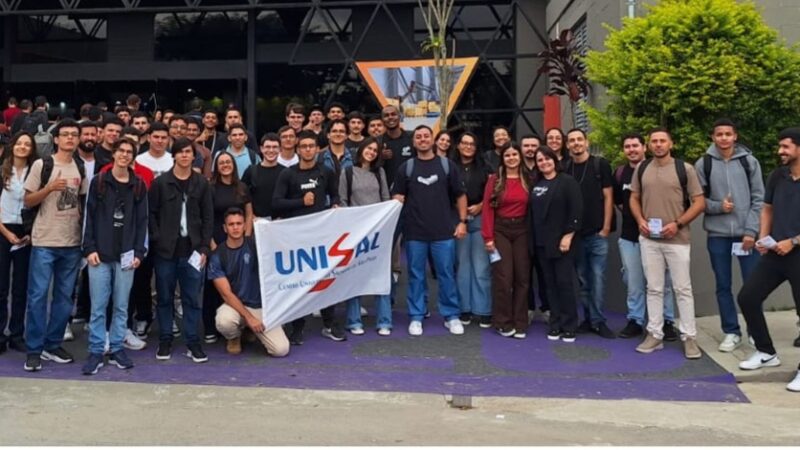 Estudantes de Engenharia do UNISAL realizam visita técnica à FEIMEC 2026