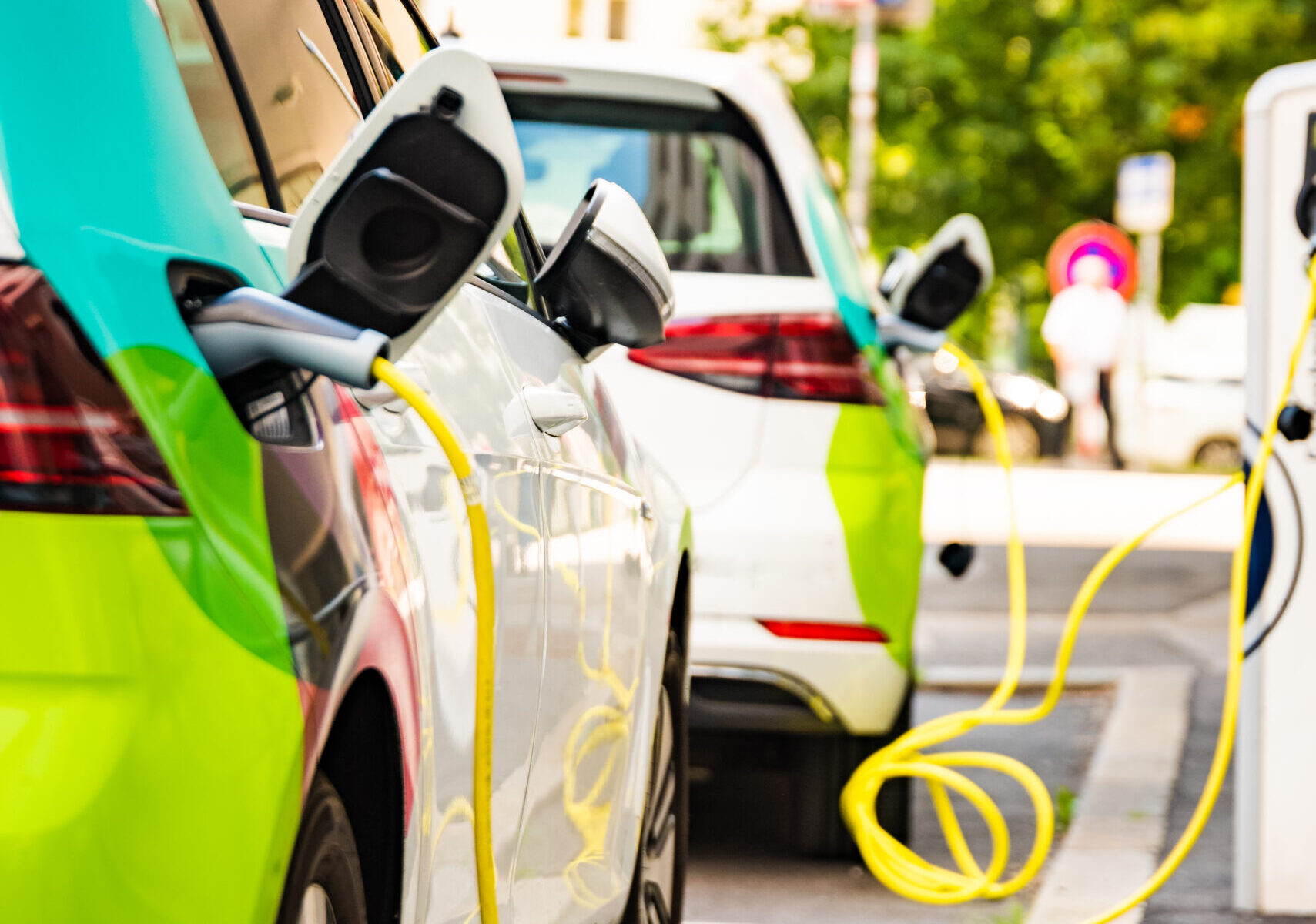 Conhecendo veículos a combustão, híbridos e elétricos